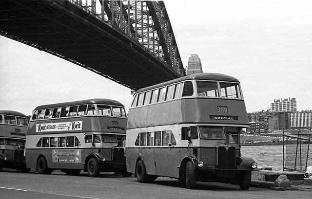 MO2587 under Sydney Harbor Bridge 